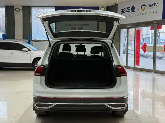 Volkswagen Tiguan L — Фото автомобиля 24