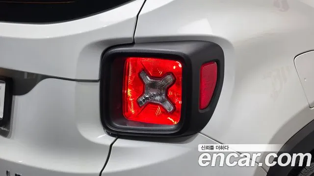Jeep Renegade — Фото автомобиля 8