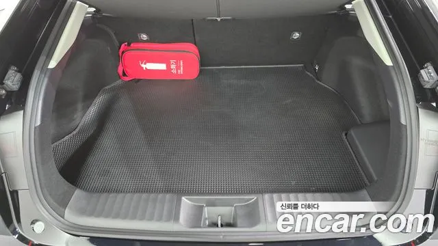 Toyota Prius Generation 5 — Фото автомобиля 15