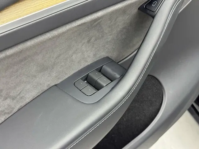 Tesla Model Y — Фото автомобиля 8