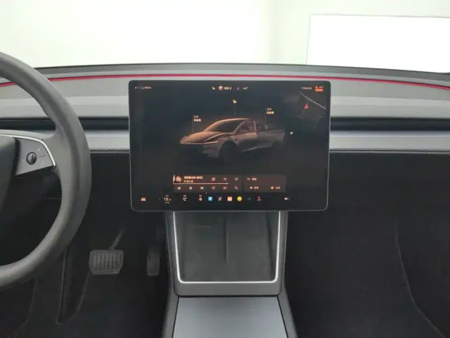 Tesla Model Y — Фото автомобиля 13