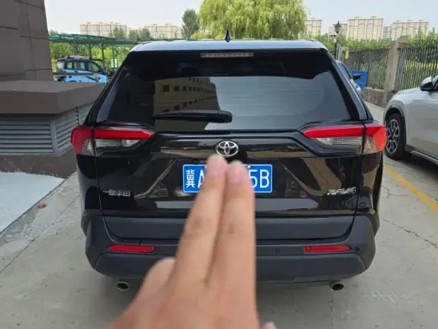 Toyota RAV4 — Фото автомобиля 7
