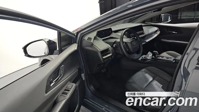 Toyota Prius Generation 5 — Фото автомобиля 10