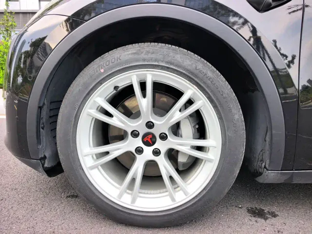 Tesla Model Y — Фото автомобиля 9
