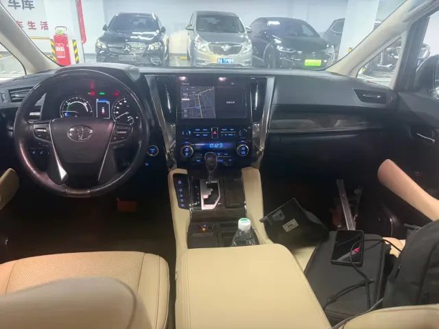 Toyota Alphard — Фото автомобиля 8