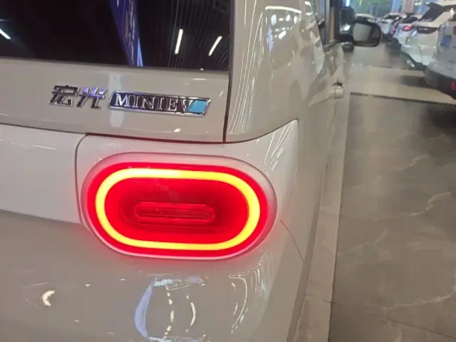 Wuling Hongguang Mini EV — Фото автомобиля 7