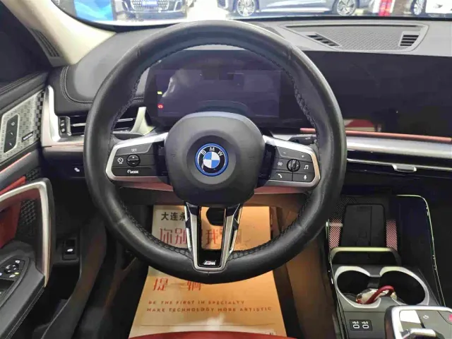 BMW iX1 — Фото автомобиля 7