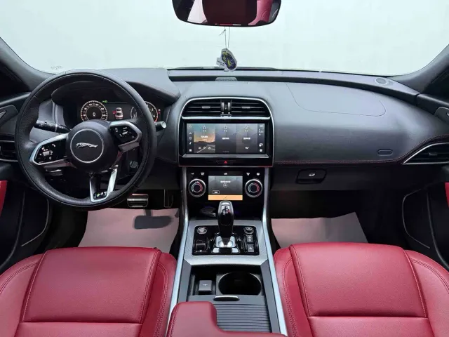 Jaguar XEL — Фото автомобиля 7