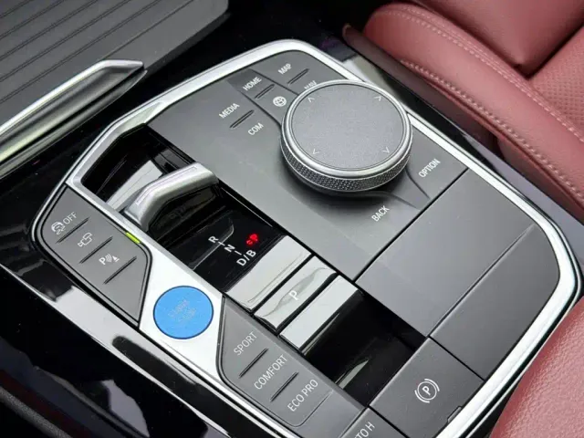 BMW iX3 — Фото автомобиля 27
