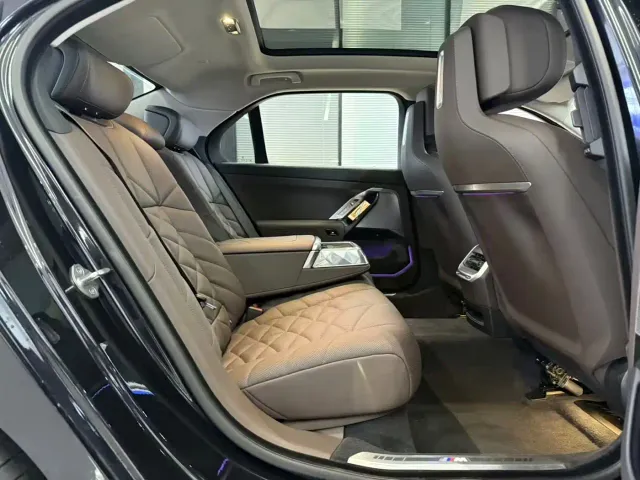 BMW 7 Series — Фото автомобиля 10