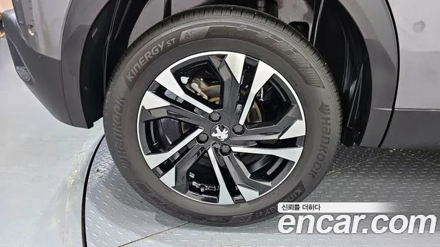 Peugeot 2008 — Фото автомобиля 5