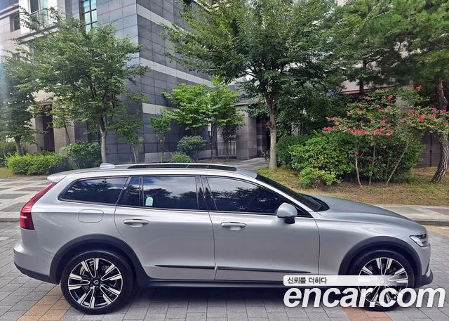 Volvo V60 — Фото автомобиля 7