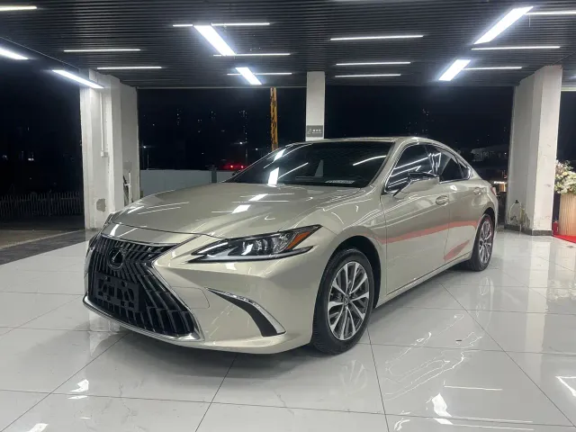 Фотография автомобиля — Lexus ES
