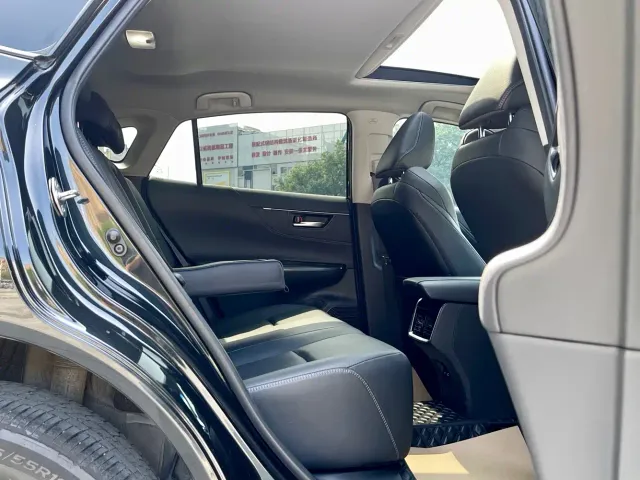 Toyota Venza 2022 2.0L CVT 2WD Premium — Фото автомобиля 12