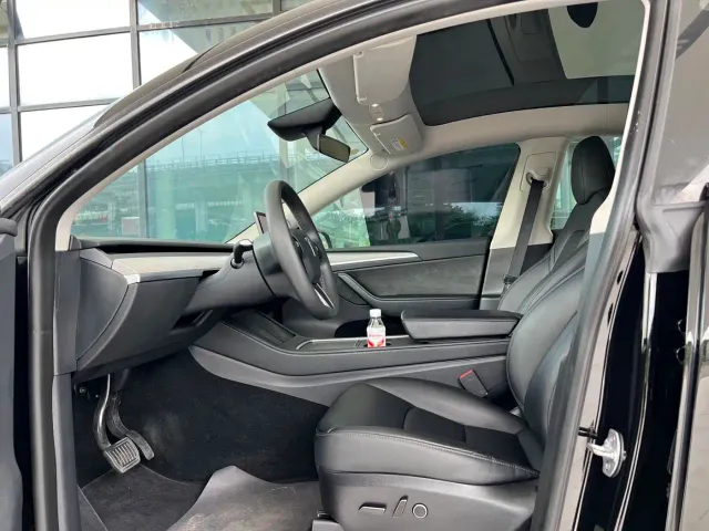 Tesla Model Y — Фото автомобиля 4