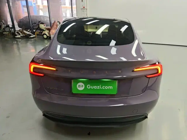 Tesla Model 3 — Фото автомобиля 5