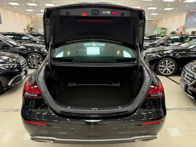 Mercedes-Benz E-Class — Фото автомобиля 7
