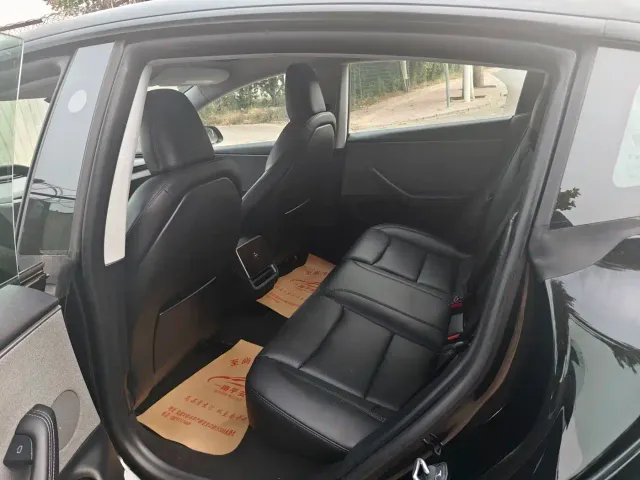 Tesla Model 3 — Фото автомобиля 8