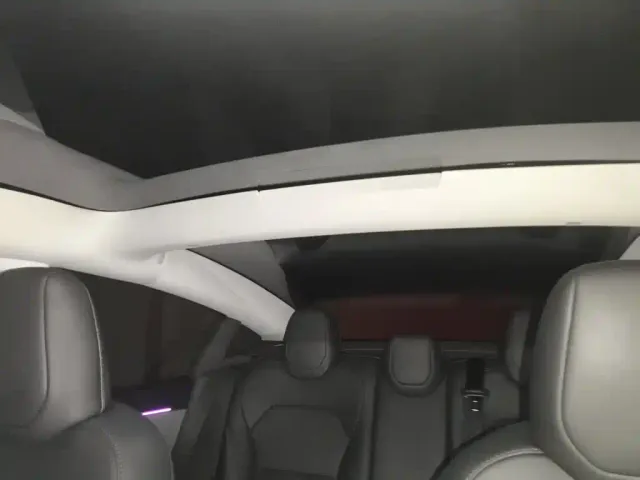 Tesla Model 3 — Фото автомобиля 14