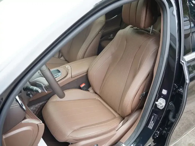 Mercedes-Benz E-Class — Фото автомобиля 13