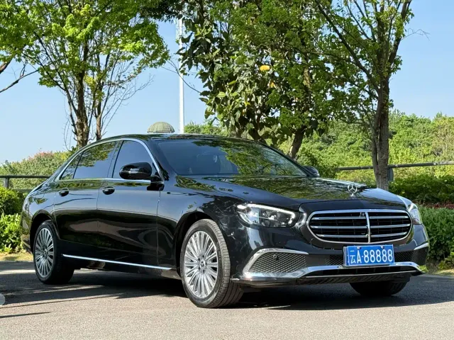 Mercedes-Benz E-Class — Фото автомобиля 3