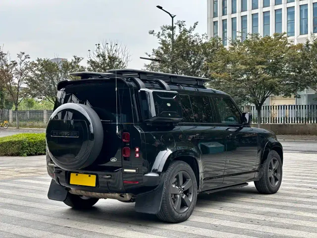Land Rover Defender — Фото автомобиля 7