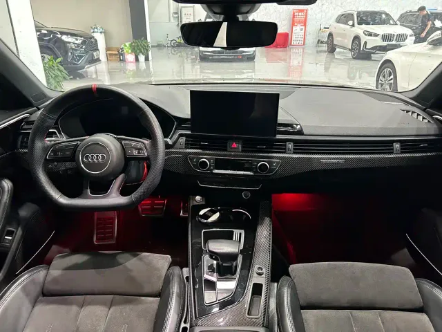 Audi A4L — Фото автомобиля 9