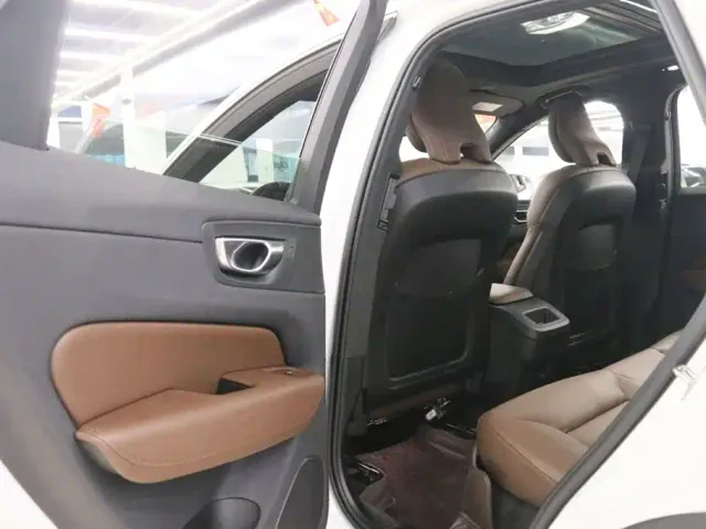 Volvo XC60 — Фото автомобиля 13