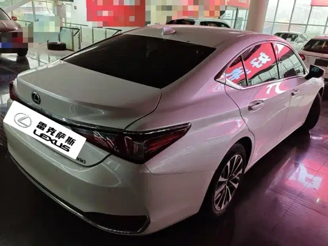 Lexus ES — Фото автомобиля 4