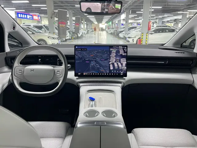 Xpeng X9 — Фото автомобиля 10