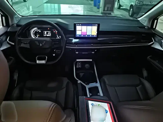 Wuling Jiachen — Фото автомобиля 9