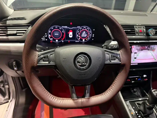 Skoda Superb — Фото автомобиля 12