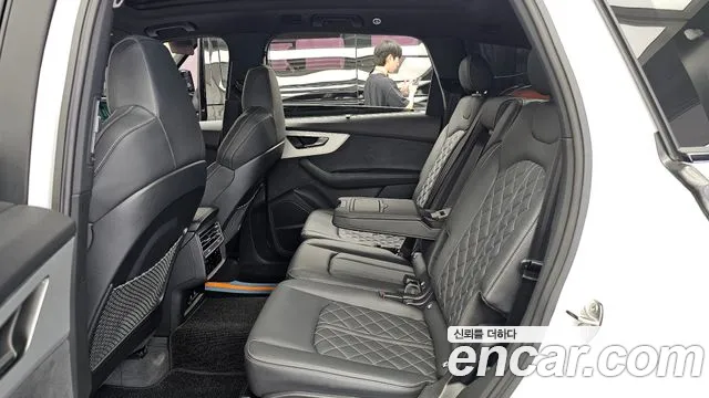Audi Q7 — Фото автомобиля 11
