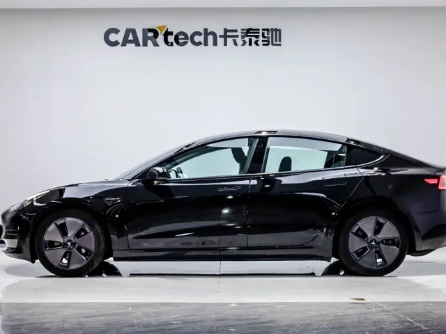 Tesla Model 3 — Фото автомобиля 3