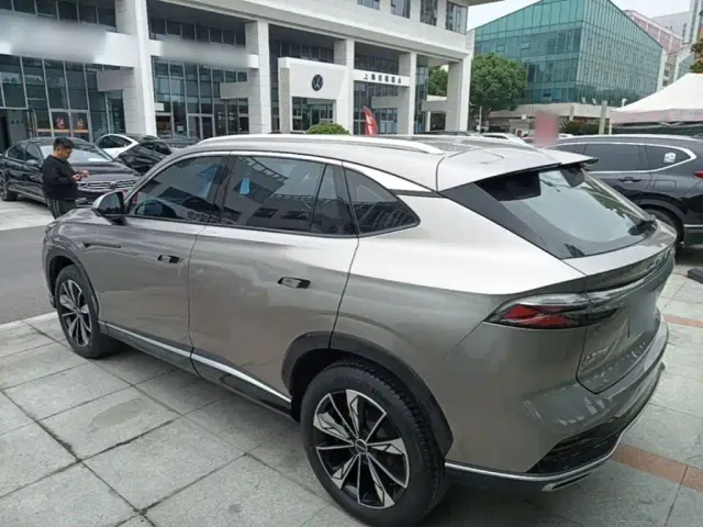 Roewe RX5 — Фото автомобиля 4