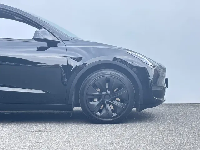 Tesla Model Y — Фото автомобиля 6