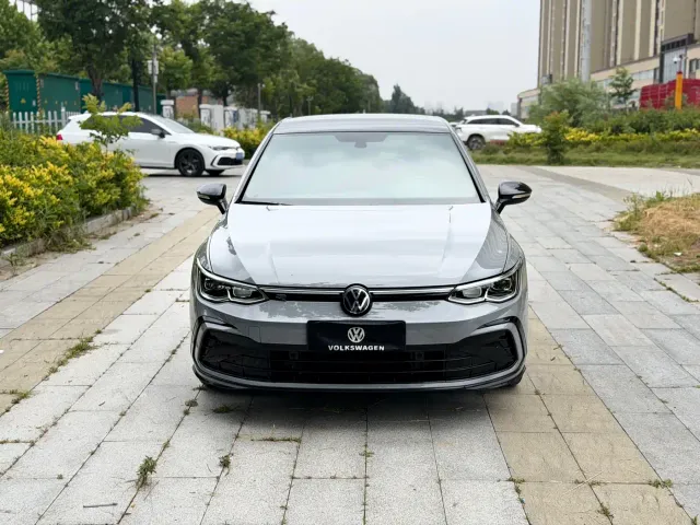 Volkswagen Golf — Фото автомобиля 2