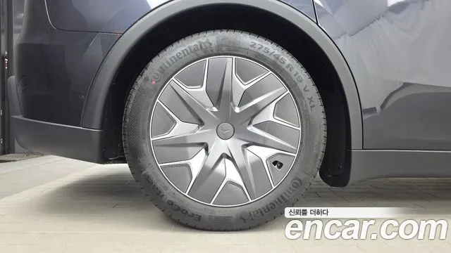 Tesla Model Y — Фото автомобиля 5