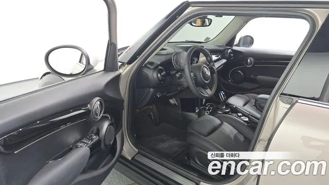 Mini Cooper Cooper 5 дверей Classic — Фото автомобиля 9