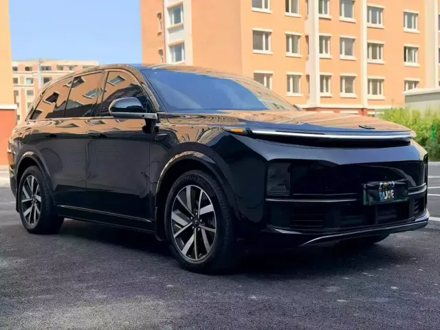 Li Auto L8 — Фото автомобиля 3