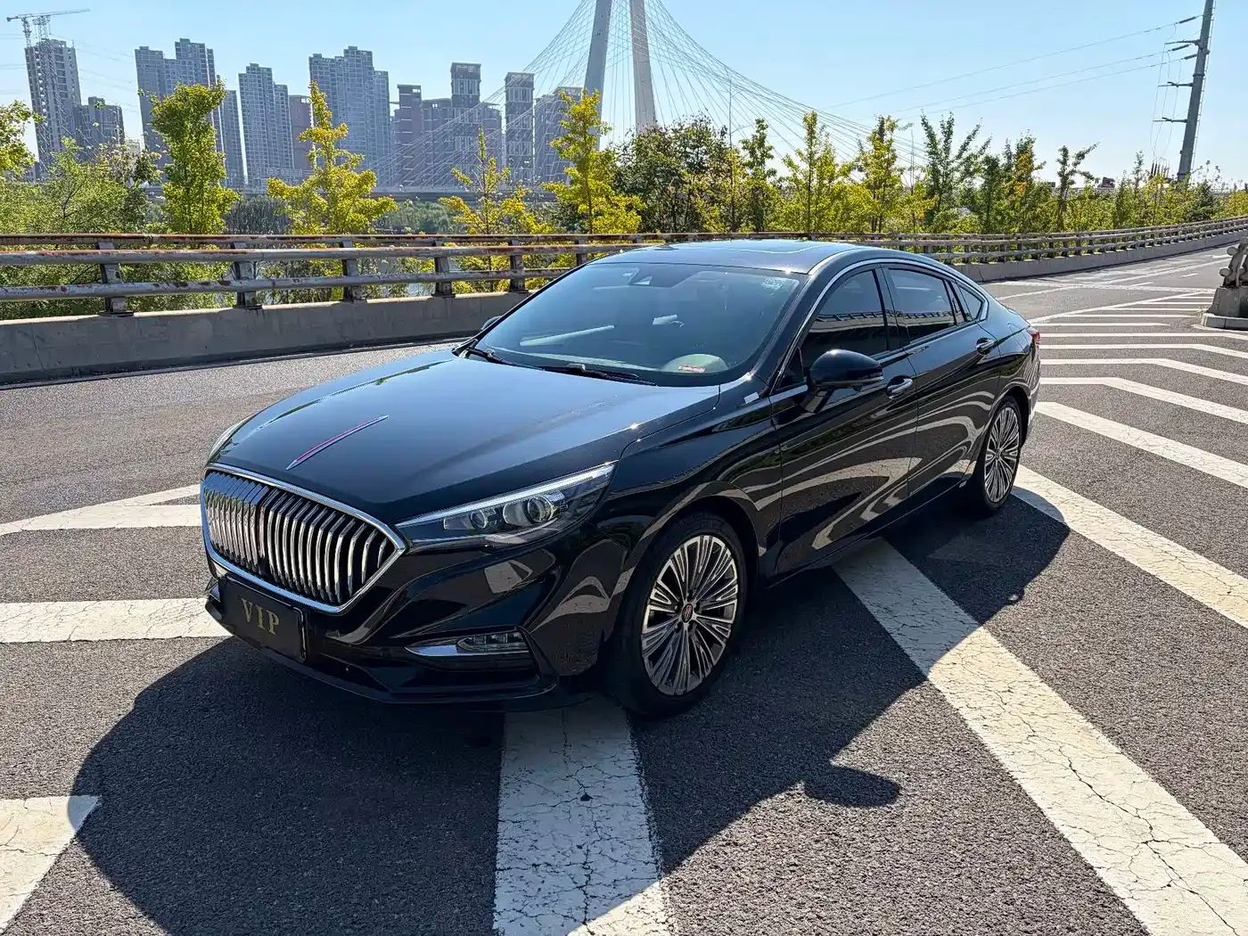 Фотография автомобиля — Hongqi Hongqi H5