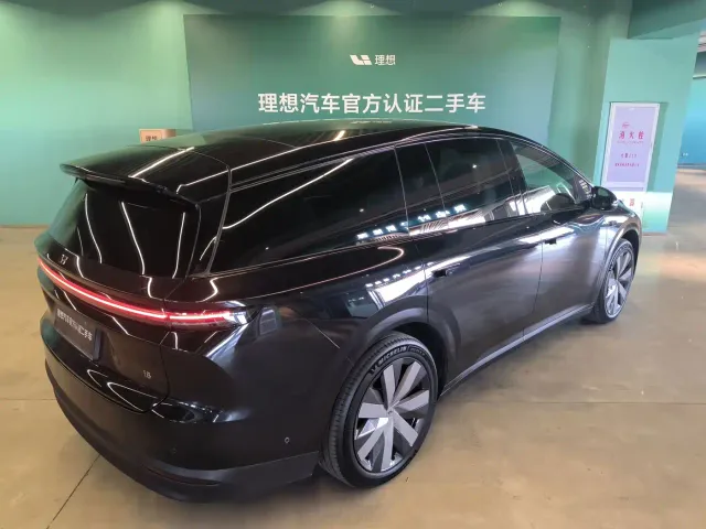 Li Auto i8 — Фото автомобиля 2