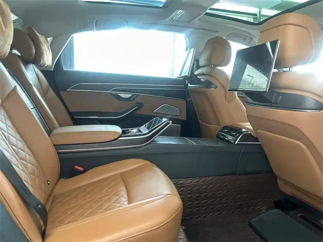 Audi A8 — Фото автомобиля 7
