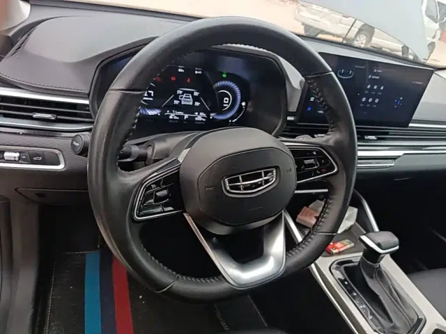 Geely Emgrand — Фото автомобиля 10
