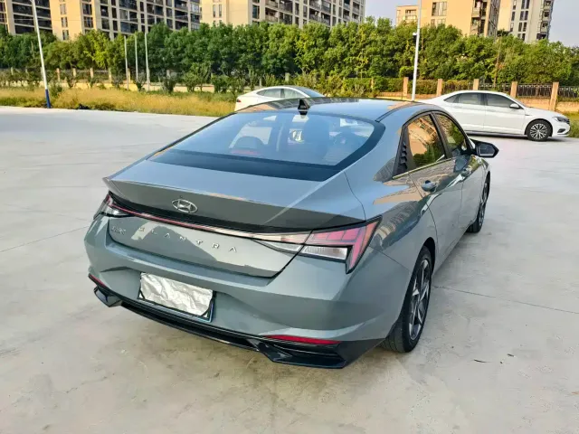 Hyundai Elantra 2022 1.5L CVT LUX Premium Edition — Фото автомобиля 5