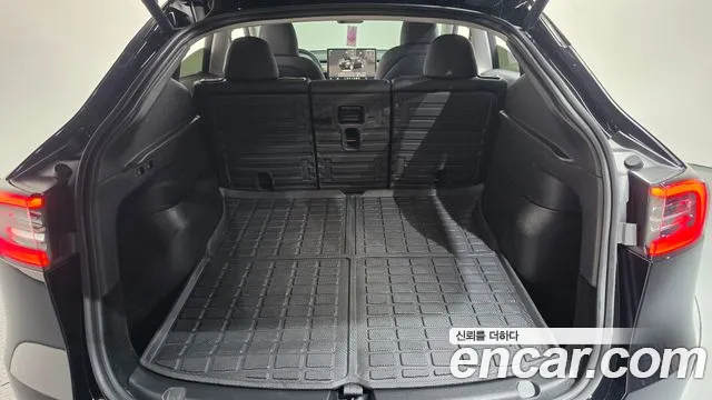 Tesla Model Y — Фото автомобиля 22