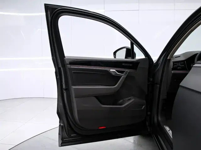 Volkswagen Touareg — Фото автомобиля 13