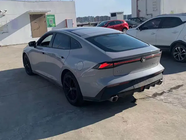 Changan Changan UNI-V 2022 1.5T Premium Model — Фото автомобиля 18
