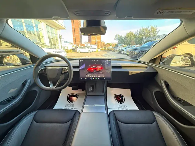 Tesla Model 3 — Фото автомобиля 13