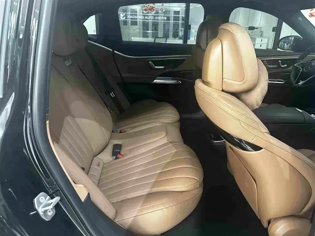 Mercedes-Benz E-Class — Фото автомобиля 17
